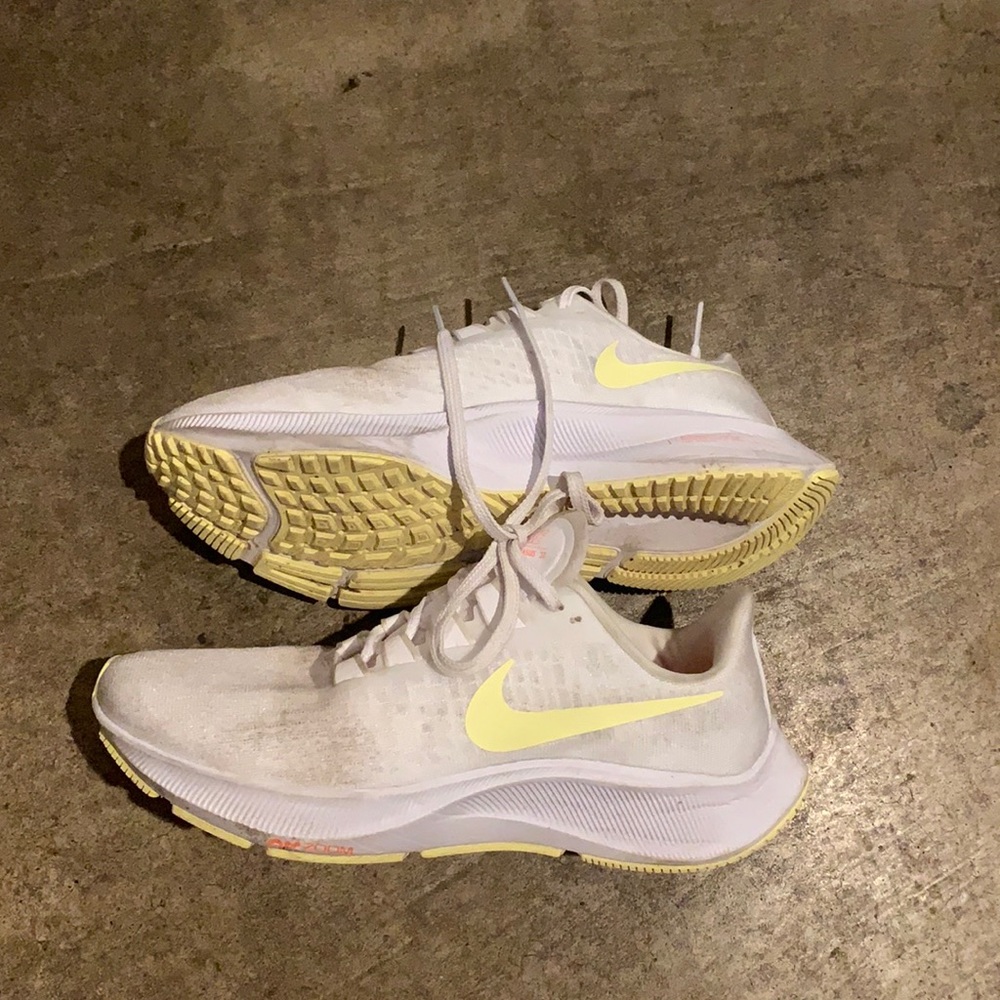 WOMENS NIKE AIR ZOOM PEGASUS 37